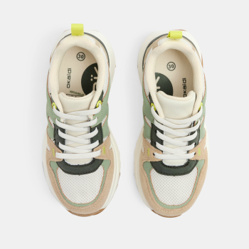 حذاء رياضي مُخصص للجري وباللون الأخضر للفتيان